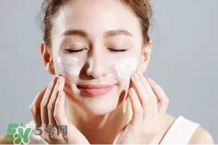 用完卸妝膏還要用洗面奶嗎？用完卸妝膏后需要用洗面奶嗎？