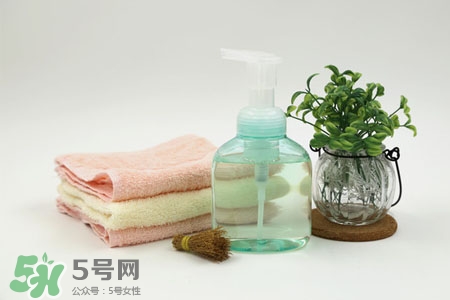 洗衣服能用洗手液嗎？洗手液可以洗衣服嗎？