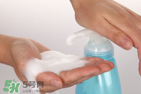 洗手液可以洗澡嗎？洗手液可以當沐浴露嗎？