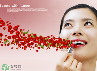 涂口紅嘴唇變白怎么辦？長(zhǎng)期涂口紅的危害