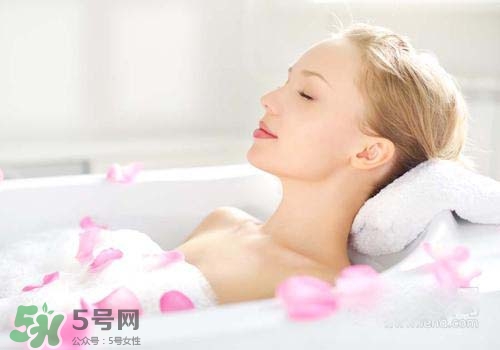 牛奶浴多久泡一次最好？牛奶浴一次泡多久？