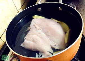 雞胸肉煮多久能熟？雞胸肉怎么煮比較嫩？