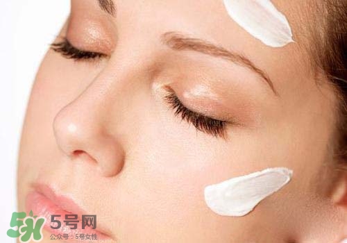 妝前乳是粉底液?jiǎn)?？妝前乳和粉底液的區(qū)別