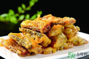 面粉炸魚怎么做？怎么用面粉炸魚？