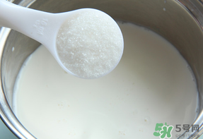 面糊用熱水還是涼水？面糊是用熱水調(diào)還是用涼水調(diào)？