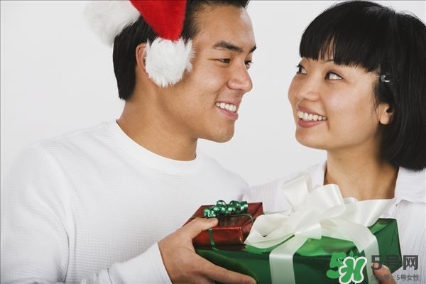 過(guò)年給父母買什么禮物,過(guò)年回家送什么禮物好