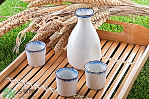 喝白酒有什么好處？怎么喝酒不容易醉