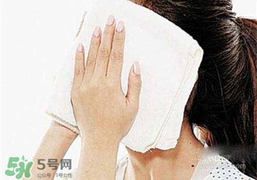 熱毛巾敷臉能祛痘嗎？長痘怎么用熱毛巾敷臉？