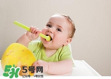寶寶輔食一天吃幾次？寶寶每天吃輔食次數(shù)