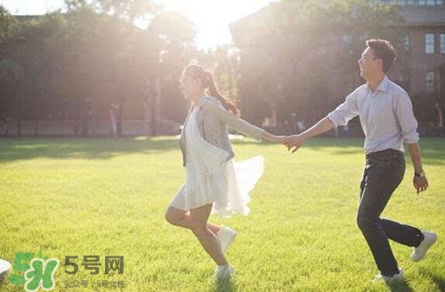 拍婚紗照可以戴眼鏡嗎？拍婚紗照戴眼鏡好不好？