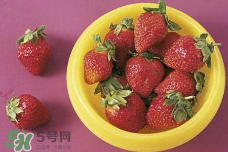 剛摘的草莓干凈嗎？剛摘的草莓要洗嗎？