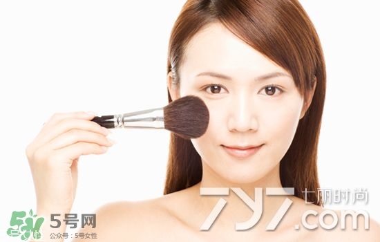 修容膏和修容粉哪個(gè)好用？新手用修容粉好還是膏好？