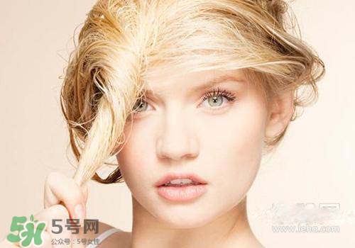 染發(fā)前可以洗頭嗎？染發(fā)前洗頭好還是不洗頭好？