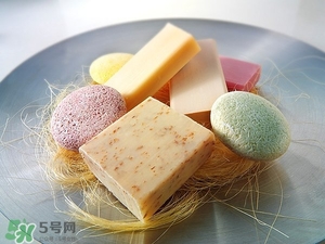 手工皂洗臉好嗎？手工皂和洗面奶哪個(gè)好？