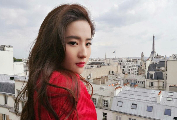 極光紅是什么顏色？極光紅口紅試色