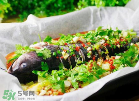 紙包魚用的什么紙？做紙包魚的紙什么紙？