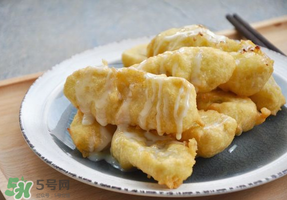 炸香蕉外面包裹的是什么？炸香蕉放面粉好還是淀粉？