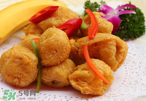 炸香蕉外面包裹的是什么？炸香蕉放面粉好還是淀粉？