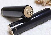 蘭蔻菁純唇膏怎么打開？蘭蔻口紅蓋子怎么打開？