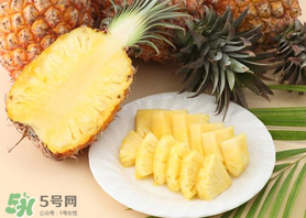 鳳梨吃之前用鹽水泡嗎？鳳梨為什么要用鹽水泡？