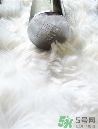 紀(jì)梵希小羊皮是啞光嗎？紀(jì)梵希小羊皮干不干？