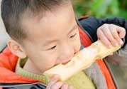 吃甘蔗舌頭為什么會(huì)破？吃甘蔗舌頭破了怎么辦？