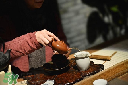 如何清洗紫砂壺茶垢？紫砂壺的茶垢怎么清洗？