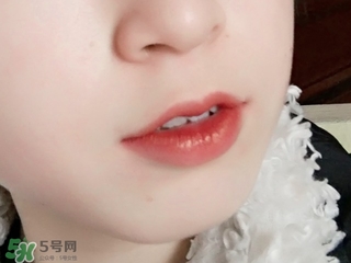 磚紅色和豆沙色的區(qū)別 磚紅色和豆沙色哪個好看？