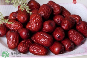 紅棗有點(diǎn)酸還能吃嗎？紅棗為什么會酸？