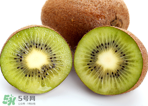 獼猴桃有點硬可以吃嗎？獼猴桃有點硬怎么吃？