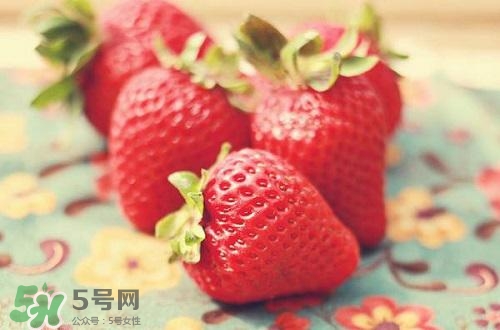 吃草莓大便會變紅嗎？吃草莓大便變紅是怎么回事？