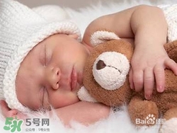 嘴唇干燥是什么原因？嘴唇干裂脫皮怎么辦？