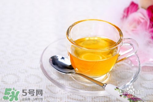 嘴唇干燥是什么原因？嘴唇干裂脫皮怎么辦？