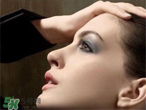 假體隆鼻多久可以化妝？假體隆鼻多久可以敷面膜？