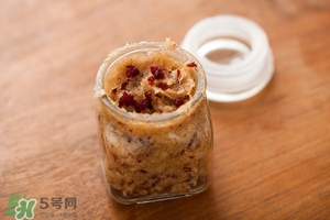 唇部磨砂膏多久用一次？唇部磨砂膏可以天天用嗎？