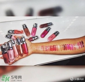 啞光口紅和珠光口紅哪個(gè)好？啞光口紅和珠光區(qū)別