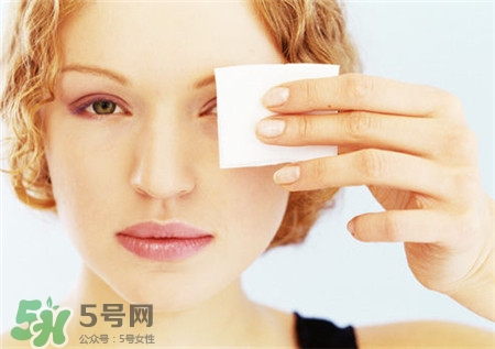 臉上長痘痘可以用bb霜嗎？用bb霜會長痘痘嗎？