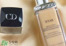 粉底液卡粉怎么辦？粉底液卡粉怎么補(bǔ)救？