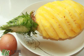 菠蘿削皮可以直接吃嗎？菠蘿削皮直接吃有毒嗎？