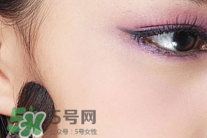 紫色腮紅適合什么口紅？紫色腮紅口紅搭配