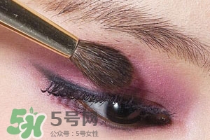 紫色腮紅適合什么口紅？紫色腮紅口紅搭配