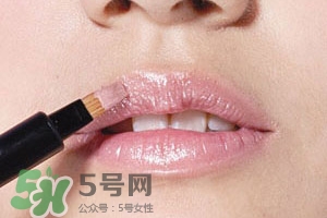 紫色腮紅適合什么口紅？紫色腮紅口紅搭配