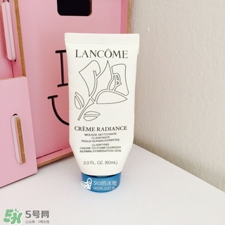 蘭蔻洗面奶粉色和藍色哪個好？蘭蔻洗面奶粉色藍色區(qū)別
