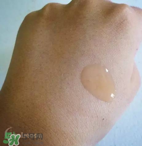 蘭蔻大眼精華和雅詩蘭黛小棕瓶哪個好？蘭蔻大眼精華和小棕瓶對比