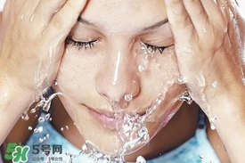 卸妝水和卸妝油的區(qū)別？卸妝水和卸妝油有什么不一樣？