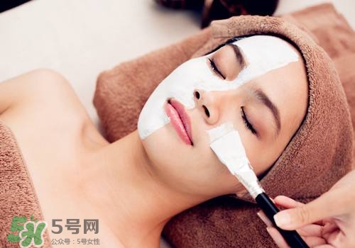 卸妝水和卸妝油的區(qū)別？卸妝水和卸妝油有什么不一樣？