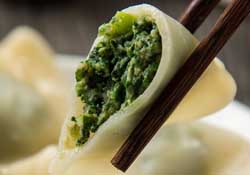 薺菜包餃子必須焯水嗎？薺菜包餃子要焯水嗎？