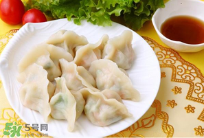 薺菜包餃子必須焯水嗎？薺菜包餃子要焯水嗎？