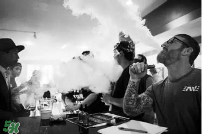 電子煙和真煙哪個(gè)危害大？電子煙和香煙哪個(gè)危害大？