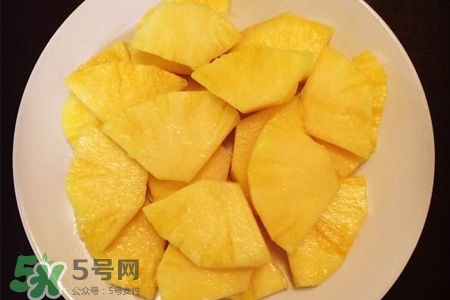 菠蘿要用鹽水泡多久？菠蘿用鹽水泡多長(zhǎng)時(shí)間？